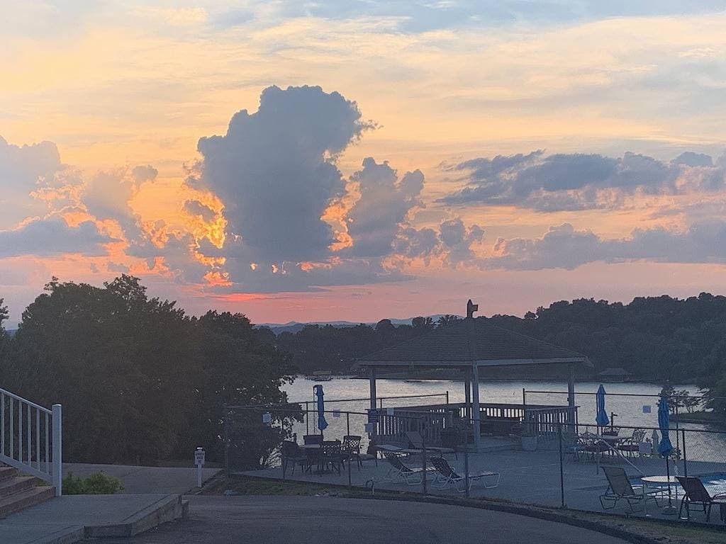 Foto 8 von 32: Belview Bay Condo, Best Sunsets Ever