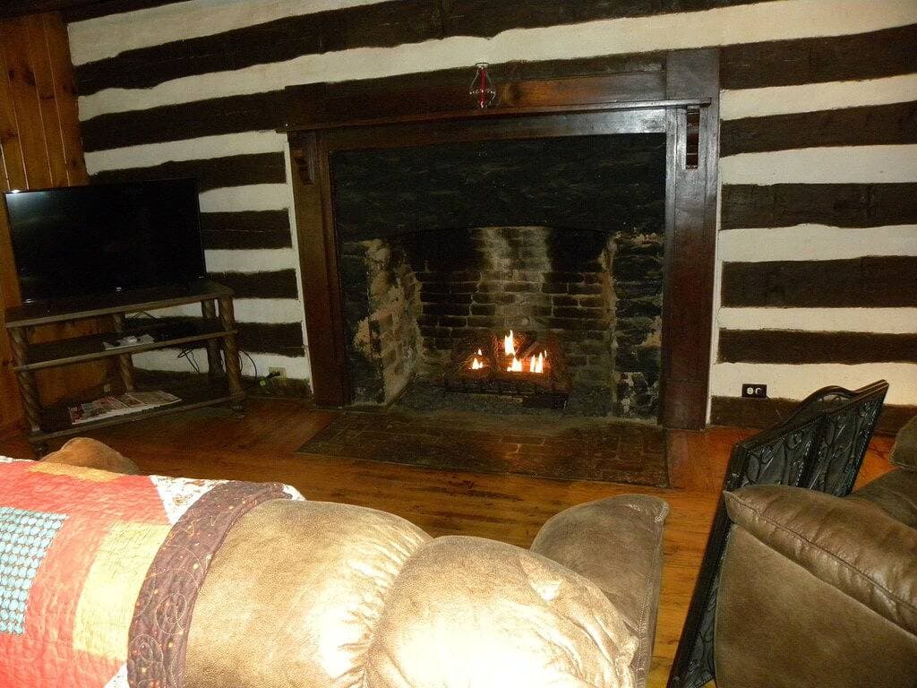 Foto 5 von 44: Kuscheln Sie sich mit Ihrem Honig in unserer gemütlichen Blockhütte!