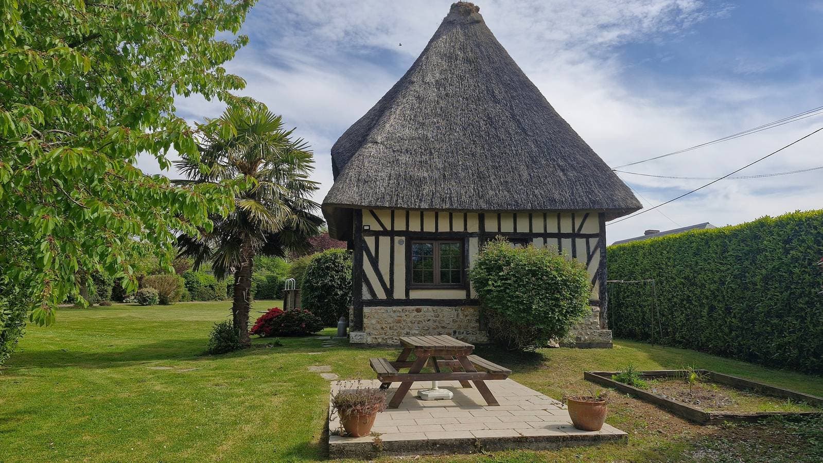 Foto 9 von 25: Bohème-Gîte im Zirkuswagen für 2–4 Personen nahe Honfleur mit Pool