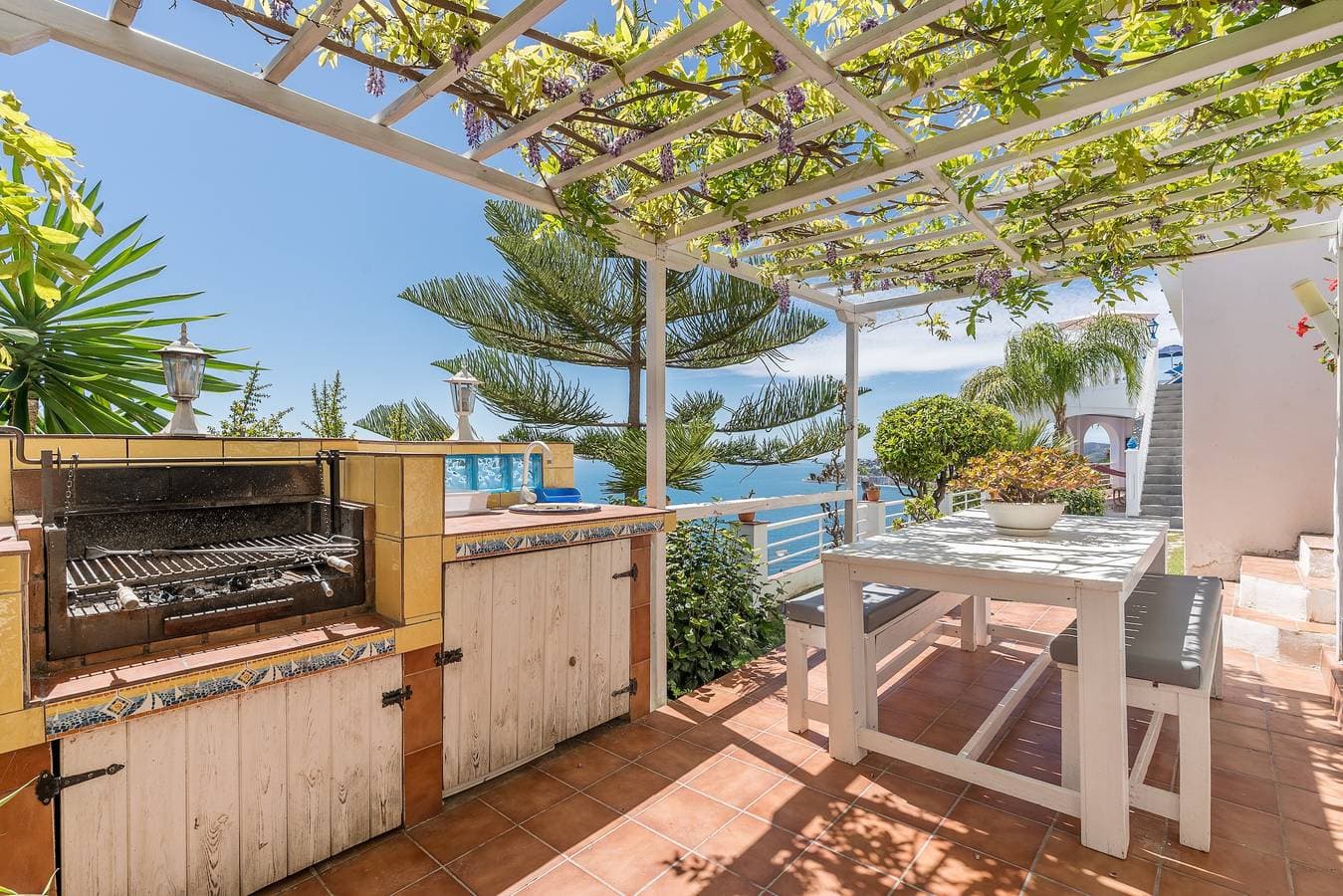 Foto 4 von 37: Villa „Buganvilla“ mit Meerblick, Pool, Whirlpool, Terrassen und Garten