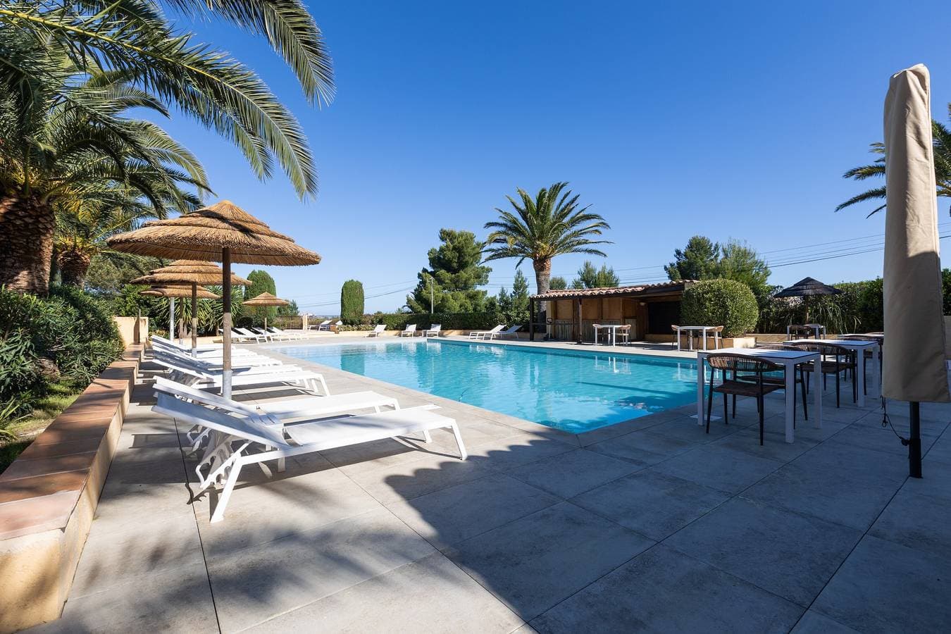 Foto 2 von 20: Einzimmerwohnung "Dans Résidence Avec Piscine" mit gemeinsamem beheizten Pool und WLAN