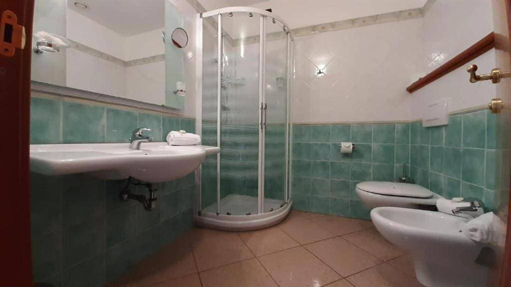 Foto 4 von 8: Standard Double or Twin Room
