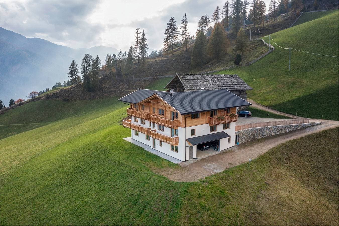Foto 3 von 20: Einzimmerapartment 'Apartment Ocher' mit Bergblick, Gemeinschaftsgarten und WLAN