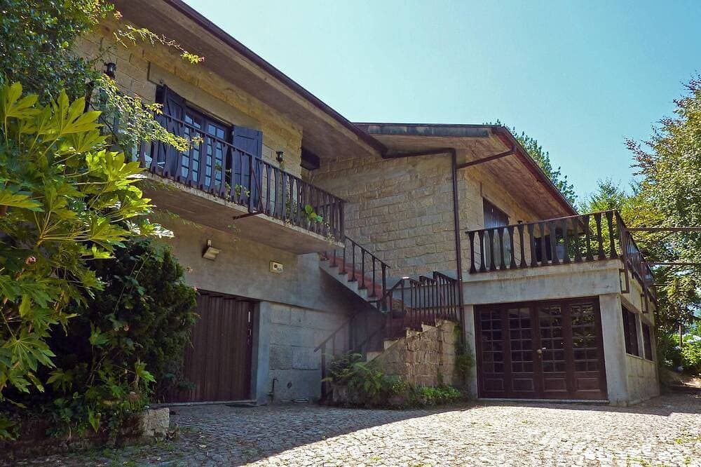 Foto 11 von 30: Ferienhaus mit privatem Pool, Blick auf Berge und Damm-Free WiFi