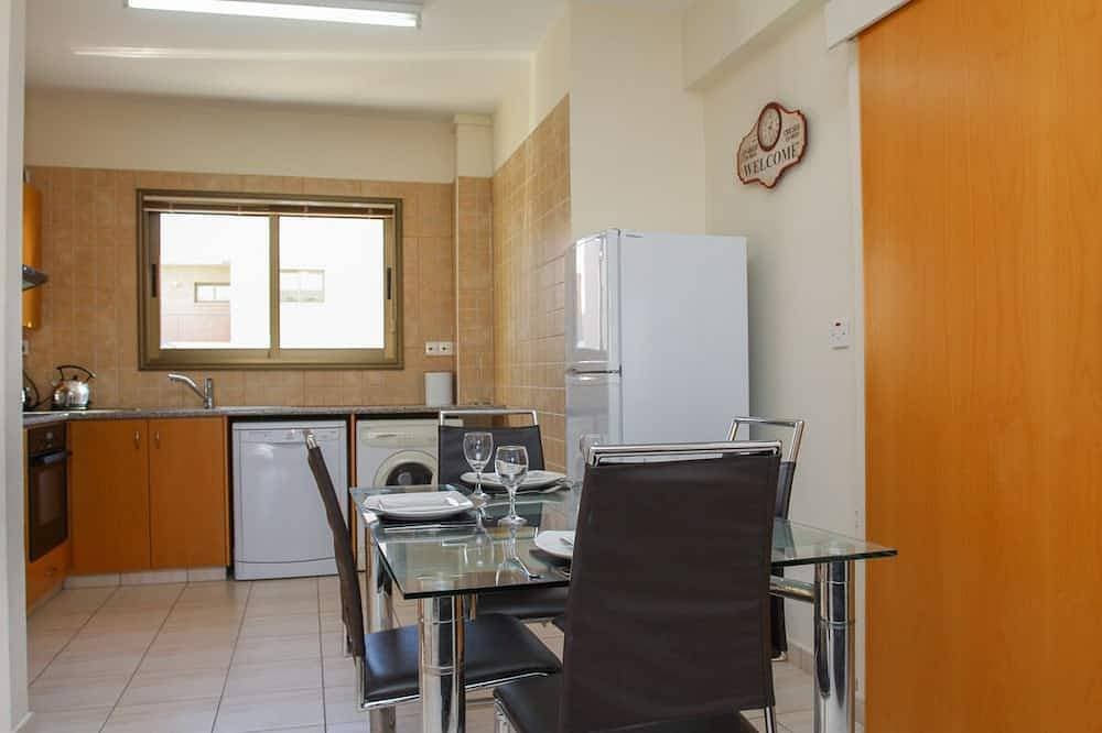 Foto 12 von 18: Herrliche Zwei Schlafzimmern und zwei Badezimmer Wohnung mit großem Pool