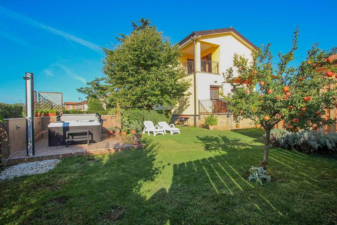 Foto 2 von 37: Cozy Ferienhaus mit Jacuzzi, Garten, Aussendusche, Grill
