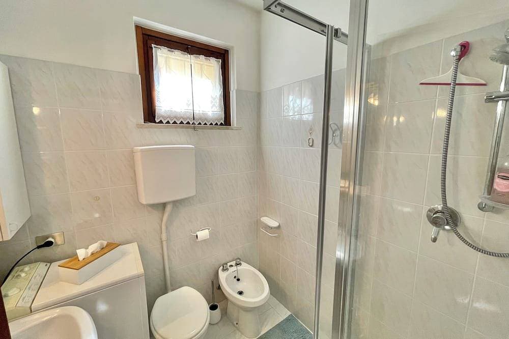 Foto 9 von 30: D1Mora Oleandro apartment with terrace Lake View in central area in Tignale