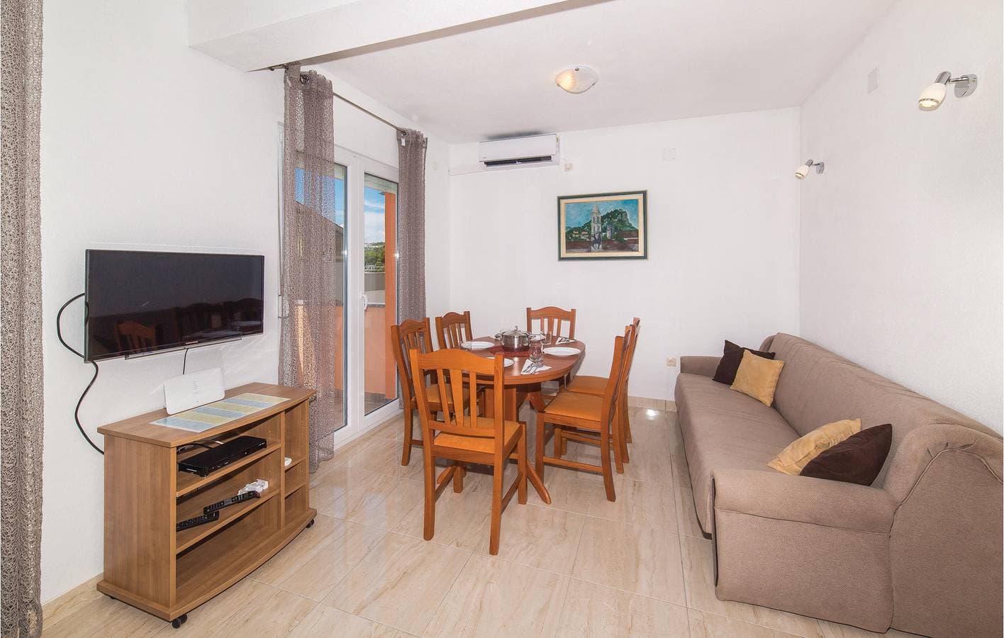 Foto 9 von 19: Gemütliche Wohnung mit Terrasse, WLAN und Parkplatz, 1,5 km vom Strand entfernt