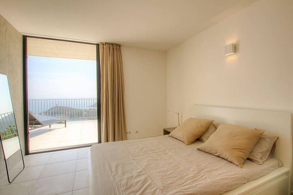Foto 4 von 30: Architektenvilla ***** Panorama 180 ° Meerblick / Genua Tour. Beheizter Pool