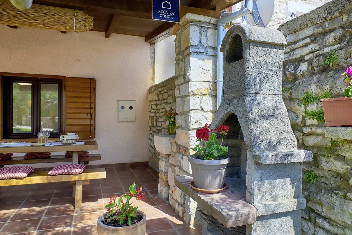 Foto 4 von 24: Ferienhaus Orihi * 2000 m2 eingezäunter Garten, überdachte Terrasse