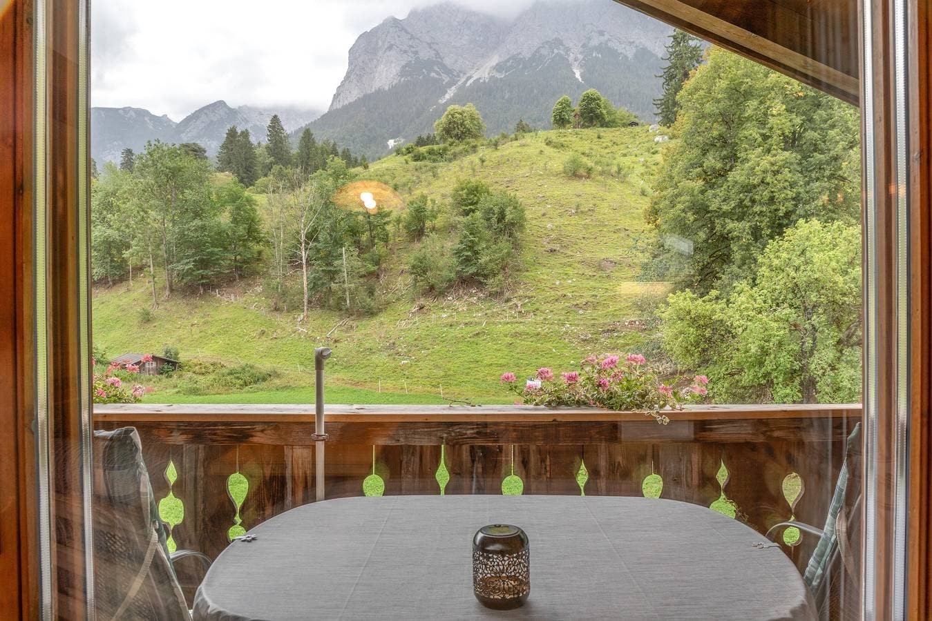 Foto 12 von 44: Apartment „Waxenstein“ mit Bergblick, Balkon und WLAN