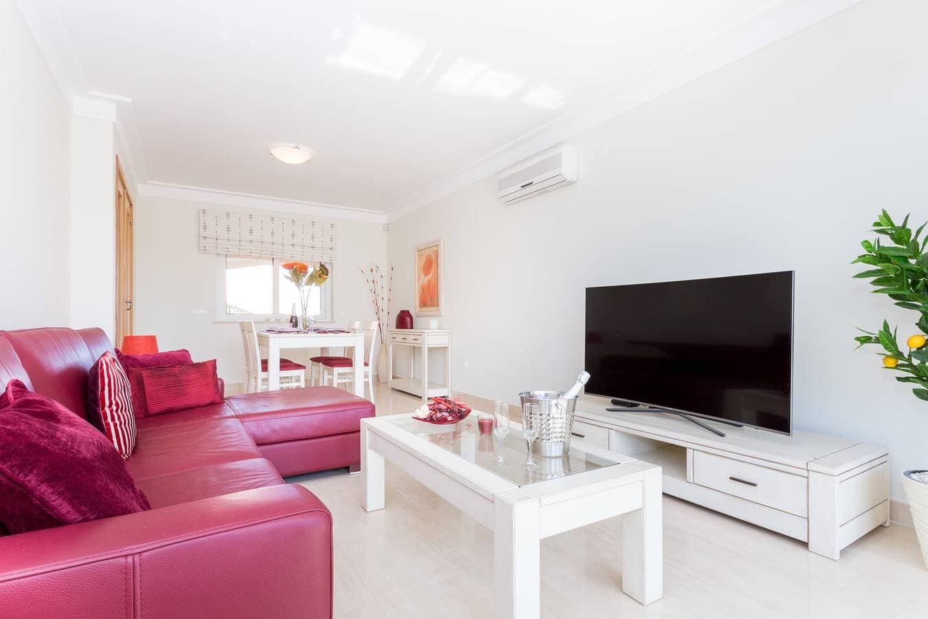 Foto 4 von 27: Meia Praia View Apartment
