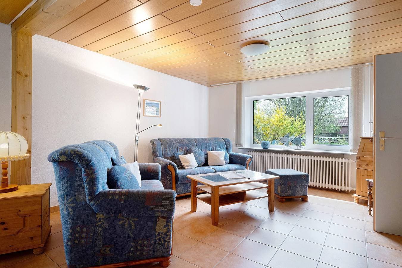 Foto 3 von 45: Ferienwohnung 'Ella Walter, Kiek in' mit Privatterrasse, großem Garten