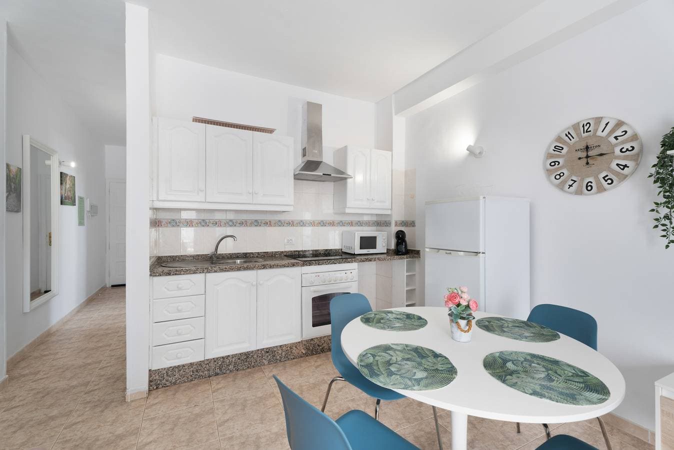 Foto 10 von 21: Ferienwohnung 'Los Cristianos One-bedroom' mit privatem Pool, Balkon und Wi-Fi