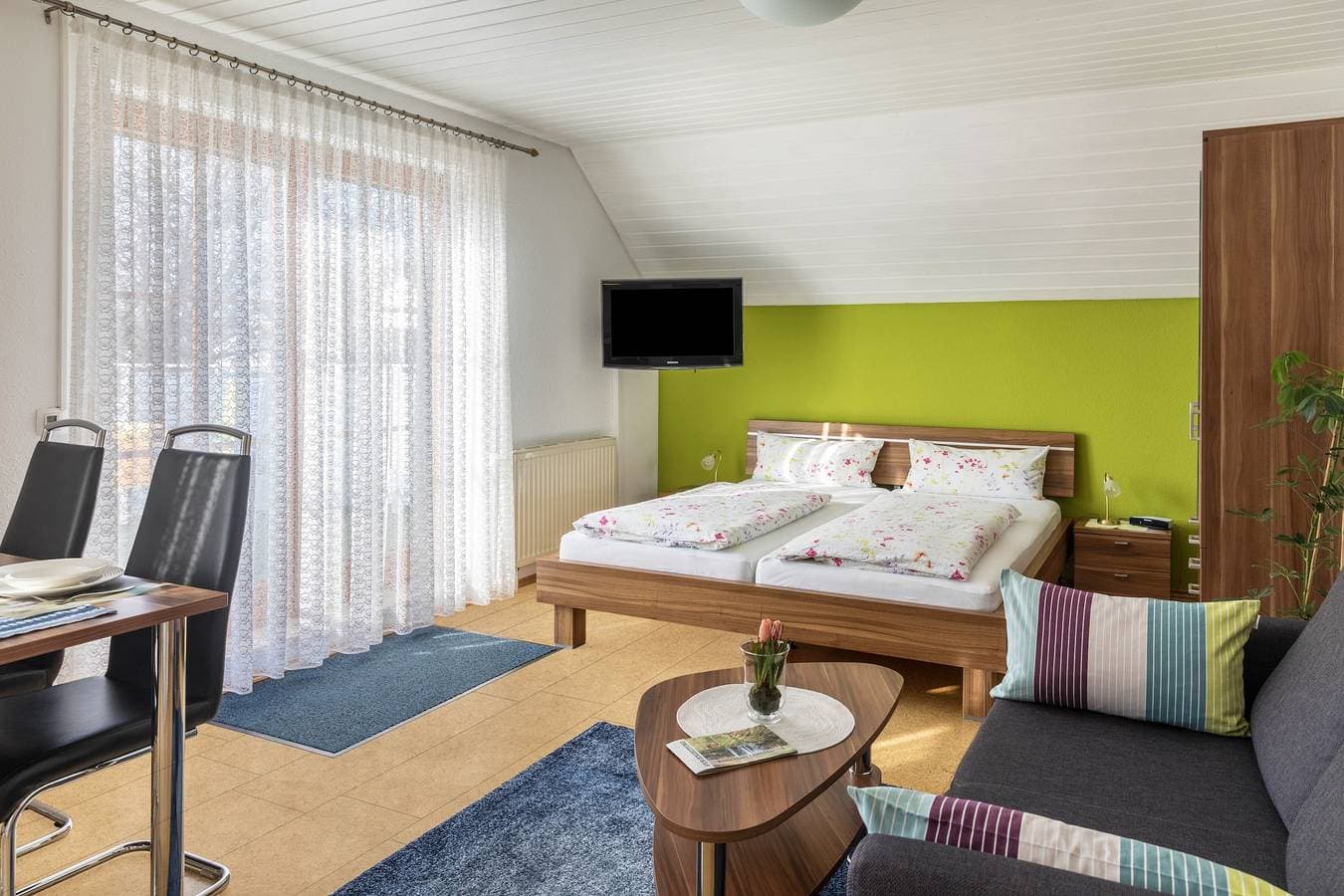 Foto 11 von 16: Gemütliche Ferienwohnung "Baur Nr. 3" mit Wlan und Balkon. Parkplatz vorhanden