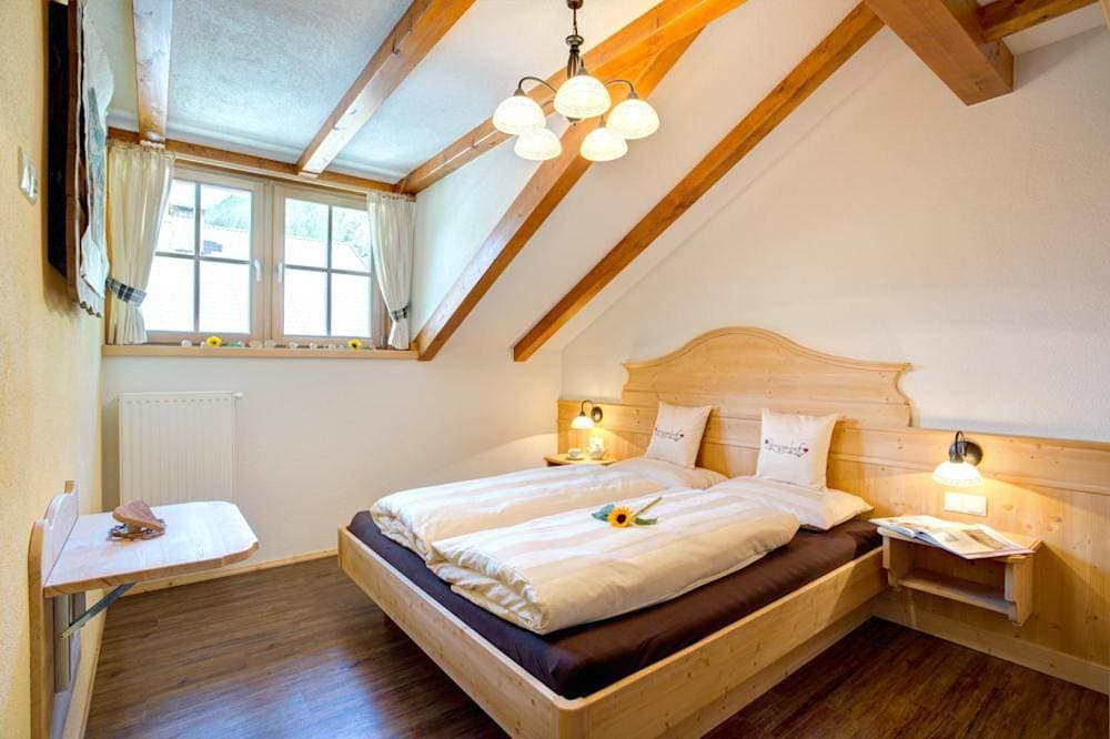 Foto 7 von 18: Two-Bedroom Apartment with Mountain View