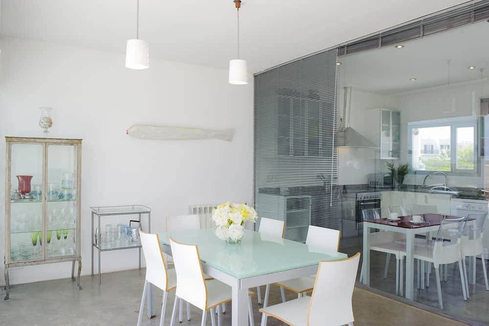 Foto 13 von 24: Modernes Ferienhaus mit Meerblick und in Strandnähe, Pool