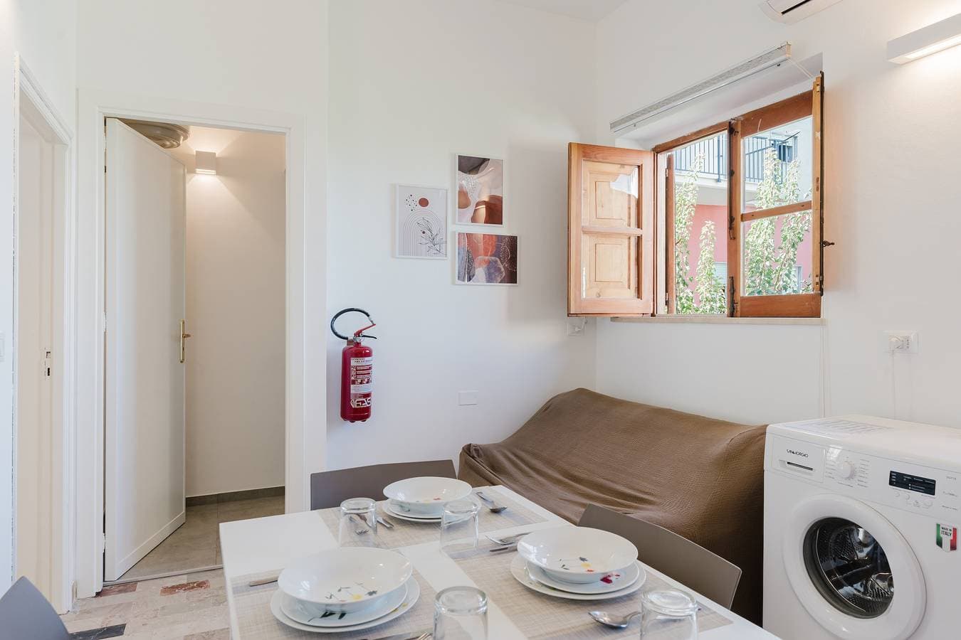 Foto 8 von 22: Ferienwohnung 'Sea Nest - Giardino E Spiaggia' mit Privatterrasse, Wi-Fi und Klimaanlage