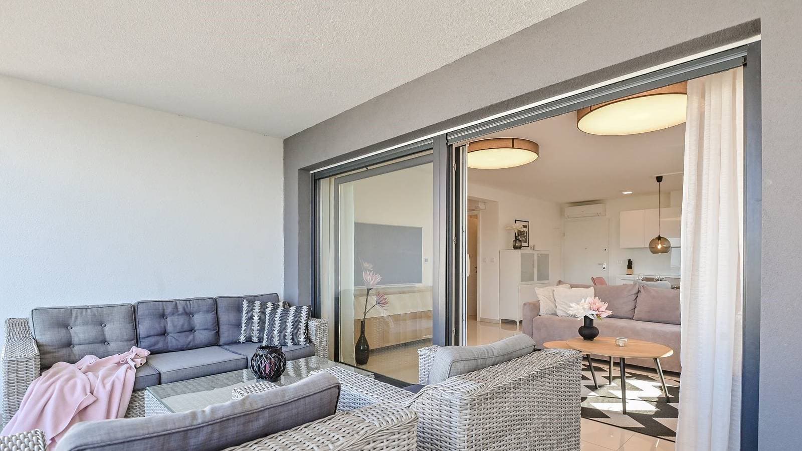 Foto 2 von 28: Modern Adora Apartment with beautiful sea view