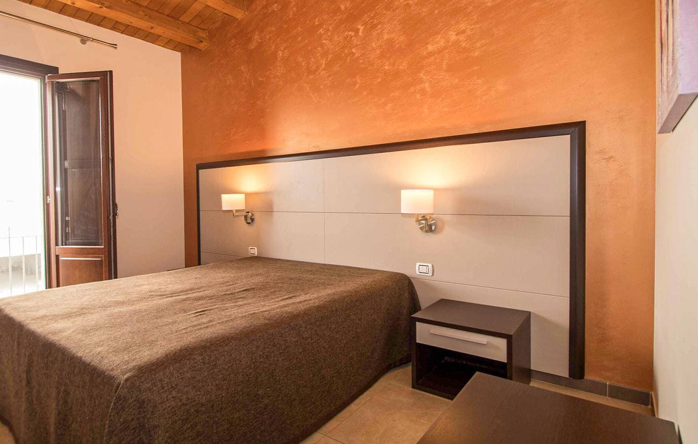 Foto 7 von 13: Luxuriöses Apartment mit AC, Pool, Parkplatz, Garten und Küche