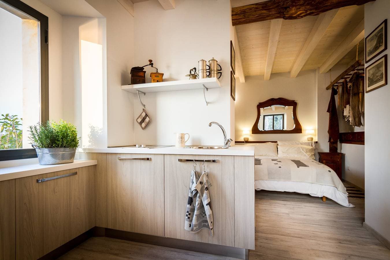 Foto 3 von 28: Ferienwohnung 'Appartamento Panoramico Como' mit Seeblick, WLAN und Klimaanlage