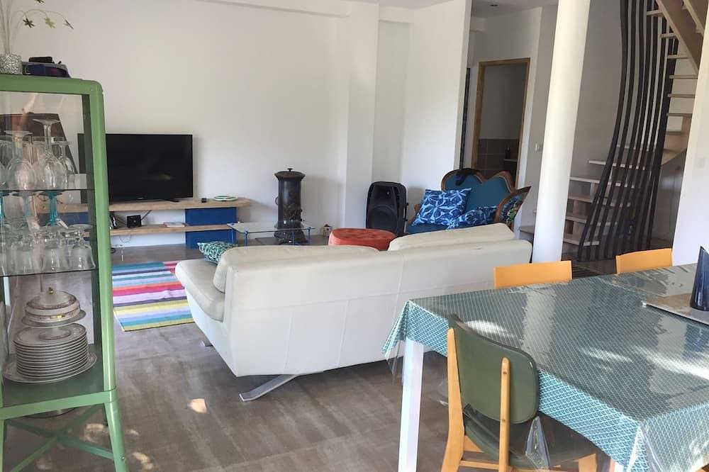 Foto 10 von 24: Villa mit Pool auf einem großen Waldgrundstück ohne Aussicht