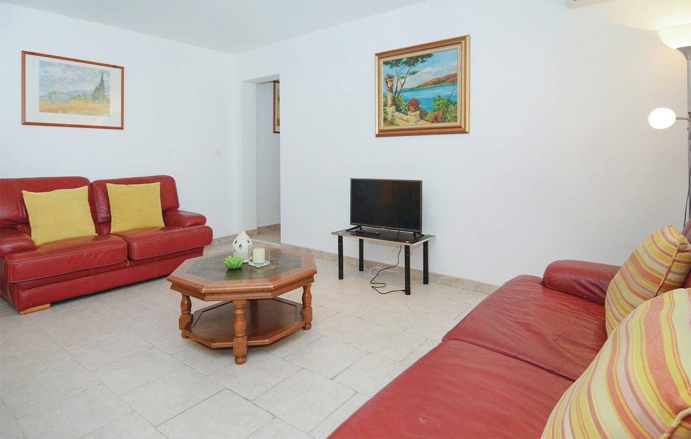 Foto 4 von 31: Geräumige Wohnung mit Pool & Garage, 900m zur Rhone