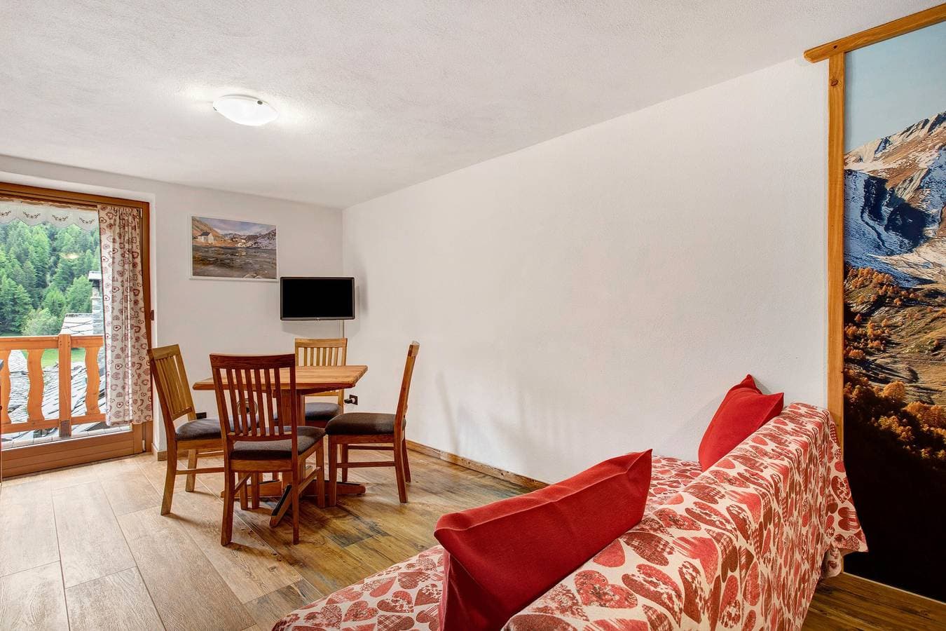 Foto 2 von 30: Studio „Aux Pieds Du Malatra“ 2 – Umgeben von Bergen