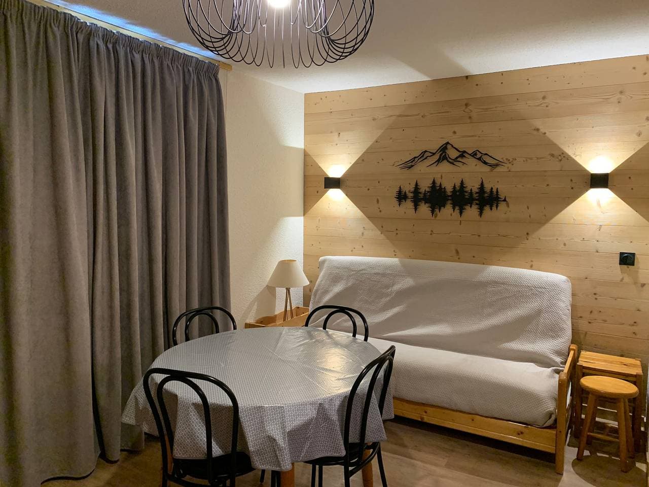 Charmante 2-Zimmer-Kabine, renoviert, Balkon, kostenloses Parken, direkt an der Piste 1