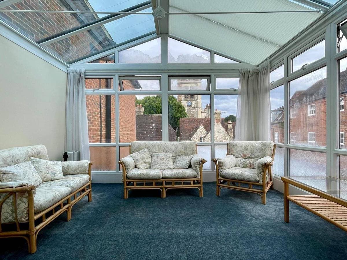 Farnham Haven: Unique Home with Courtyard 1