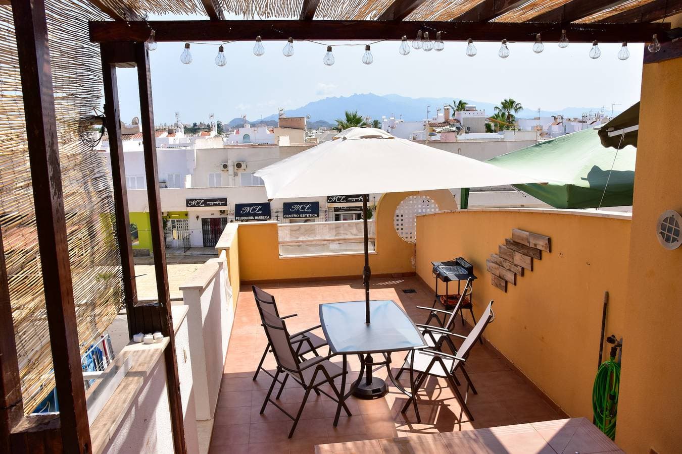 Foto 7 von 43: Ferienwohnung für 4 Personen mit Terrasse