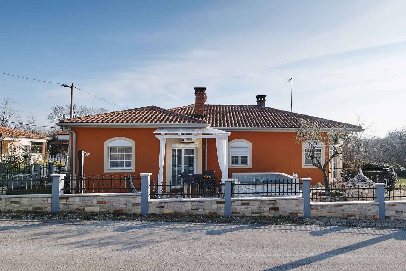 Foto 11 von 36: Ferienhaus mit Klimaanlage, Terrasse und Whirlpool
