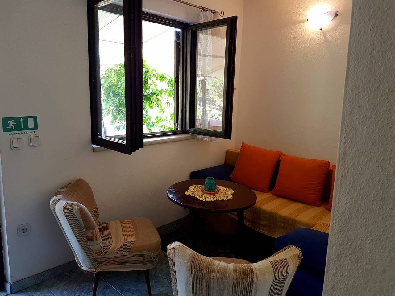 Foto 4 von 12: 1-Zimmer-Ferienwohnung mit Terrasse und Meerblick Bucht Prapatna, Hvar -b