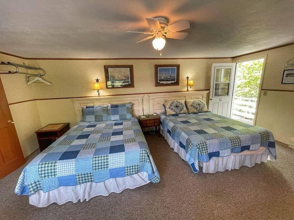 Foto 5 von 24: 19 Acadia Lodge Sleeps 4 Open Hearth Inn