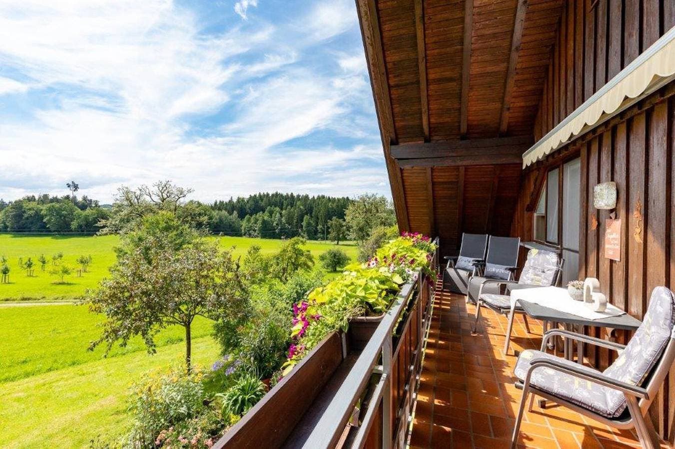 Foto 11 von 27: Ferienwohnung "Säntisblick" mit Bergblick, WLAN, 15m² überdachter Süd-Balkon, Haustiere auf Anfrage