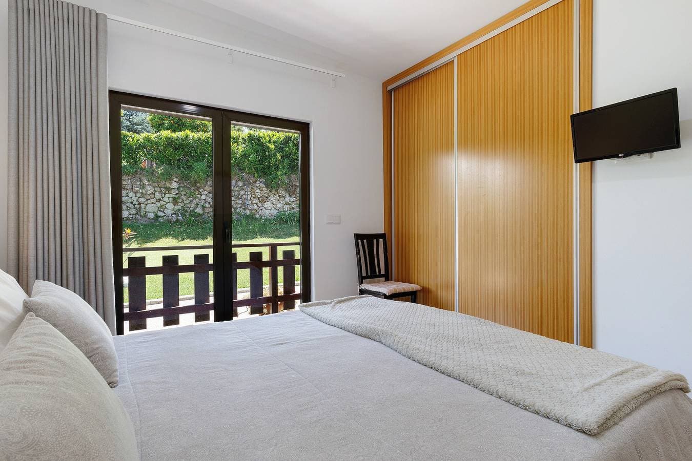 Foto 8 von 25: Apartment „Casa Dos Cortinhais“ mit Seeblick, WLAN und Klimaanlage