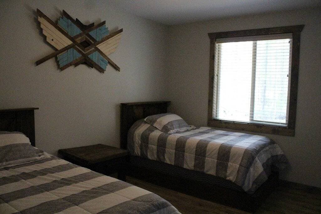 The Antler Ridge Cabin 1