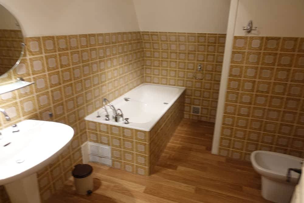 Foto 13 von 23: Herrenhaus aus dem 16. Jahrhundert mit Pool