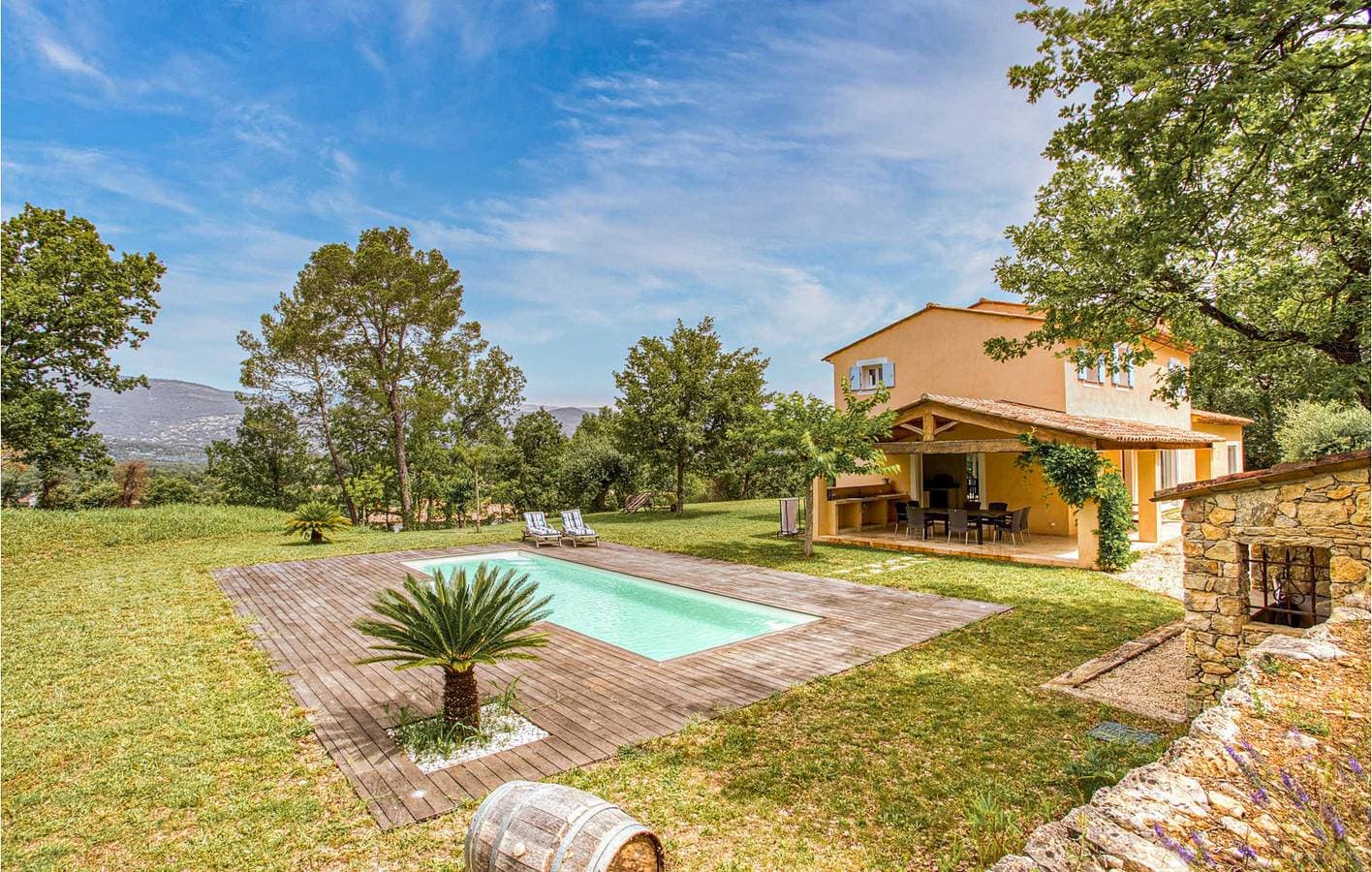 Gelassenes Apartment am Fluss mit Pool 1