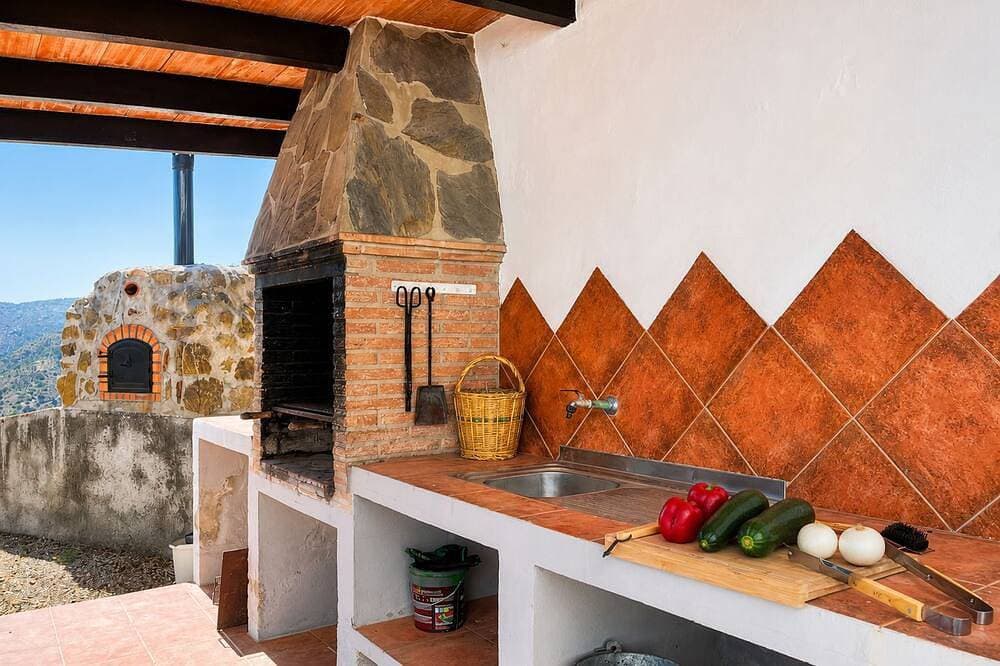 Foto 13 von 28: Country House with a Jacuzzi, Pool, and Spectacular Mountain Views