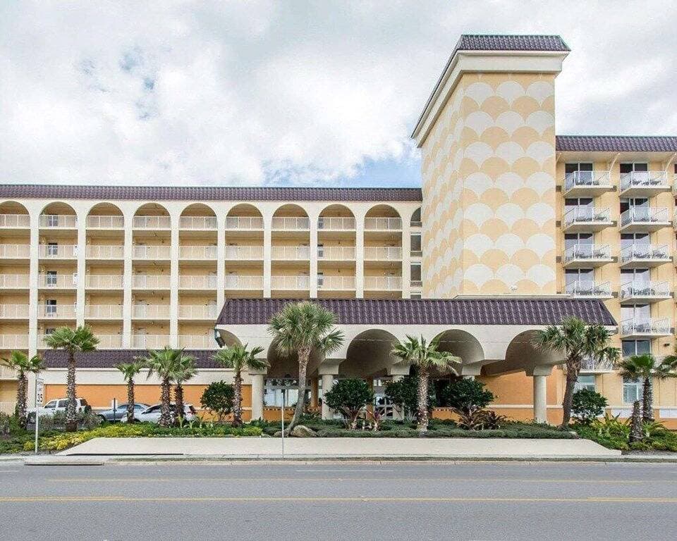 Foto 9 von 10: Ormond Beach | Romantic Beach Retreat | Pool + Beach