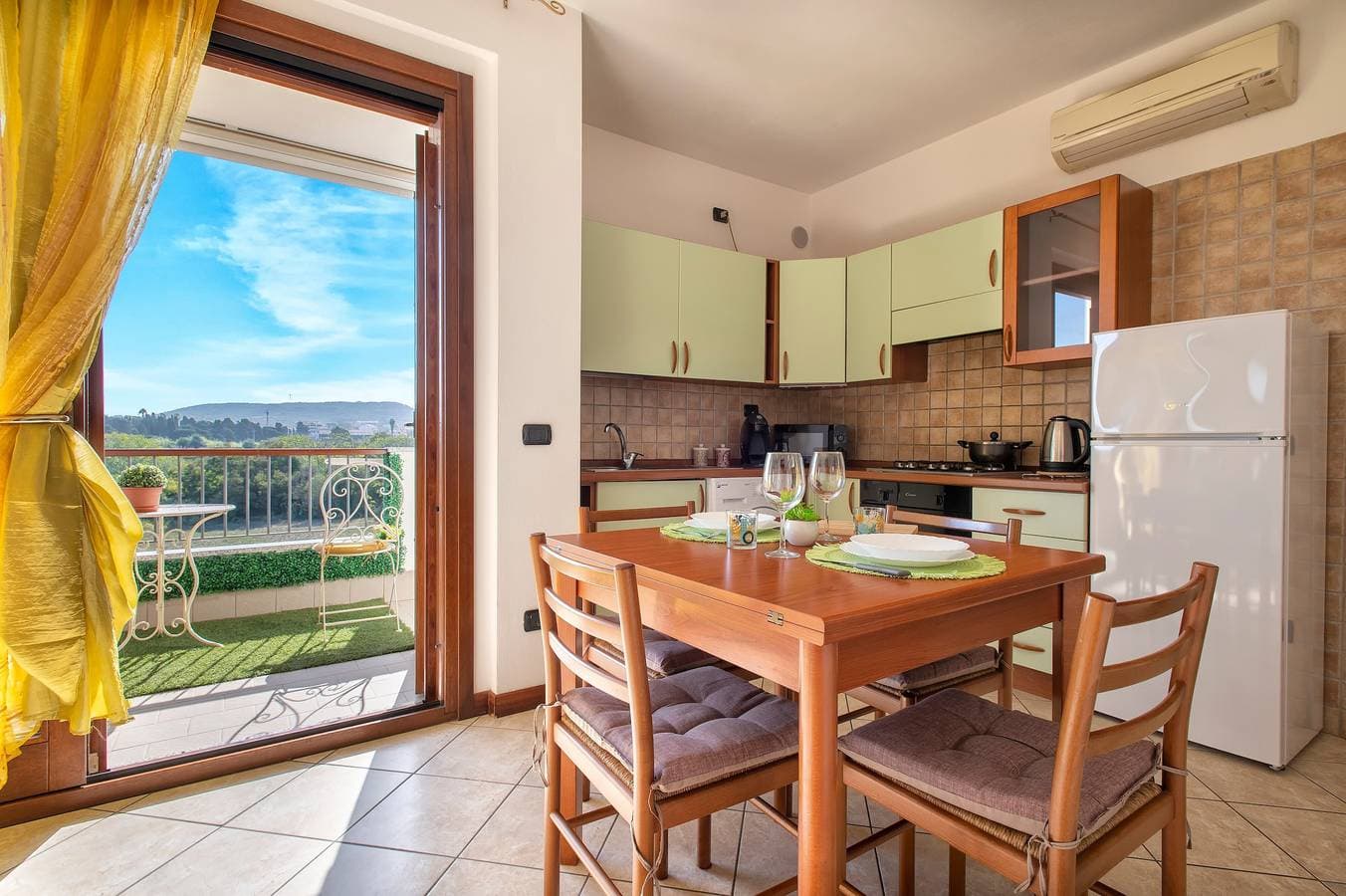 Foto 4 von 23: Ferienwohnung 'Casa Vacanze Emma' mit Bergblick, WLAN und Klimaanlage
