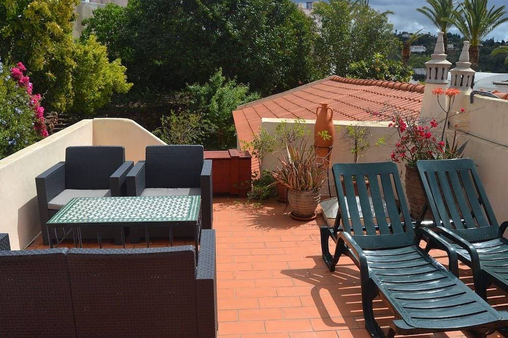 2 Schlafzimmer Reihenhaus mit charmantem Garten im historischen Zentrum von Silves 1