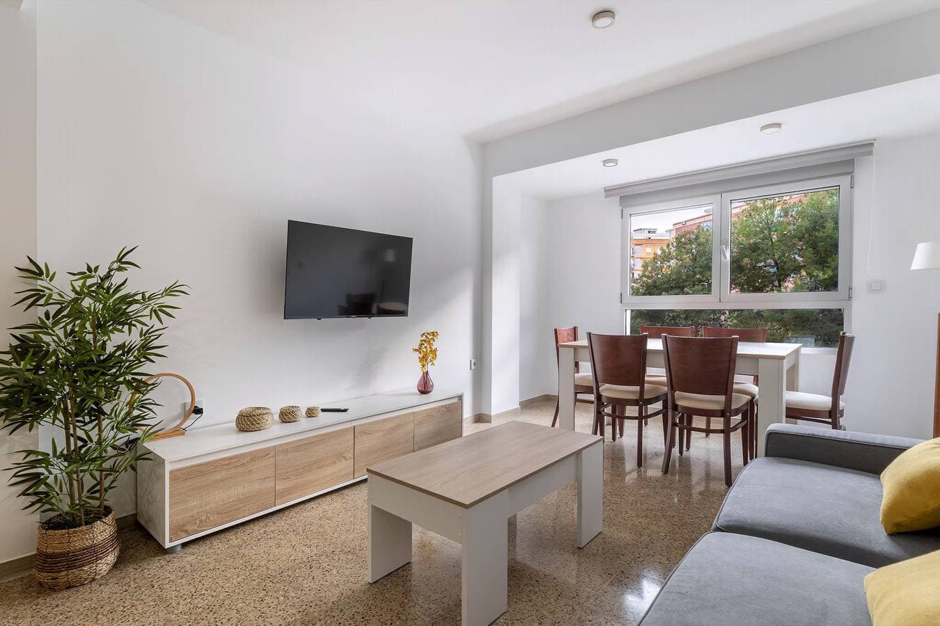 Foto 2 von 26: Ferienwohnung für 4 Personen mit Terrasse