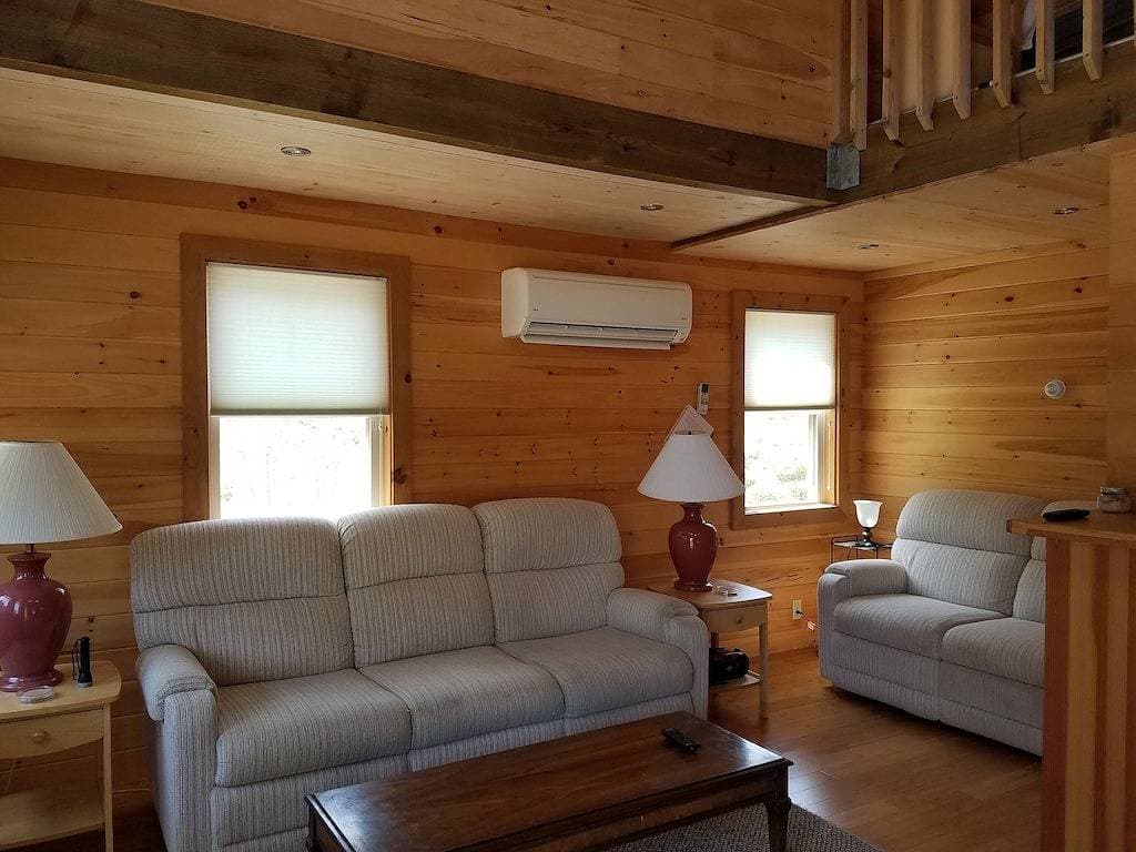 Foto 5 von 23: New Cottage In Town & im Wald mit einem kleinen Bach neben