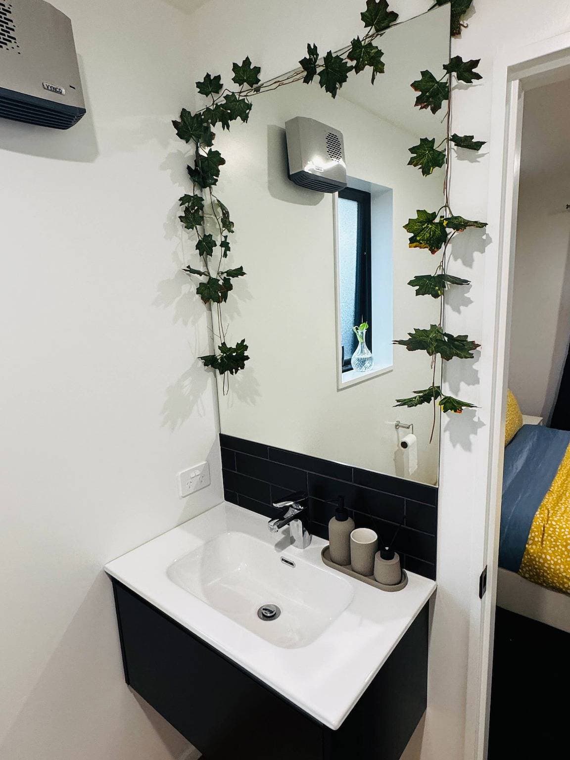 Foto 8 von 15: Zimmer mit eigenem Bad und Kochnische