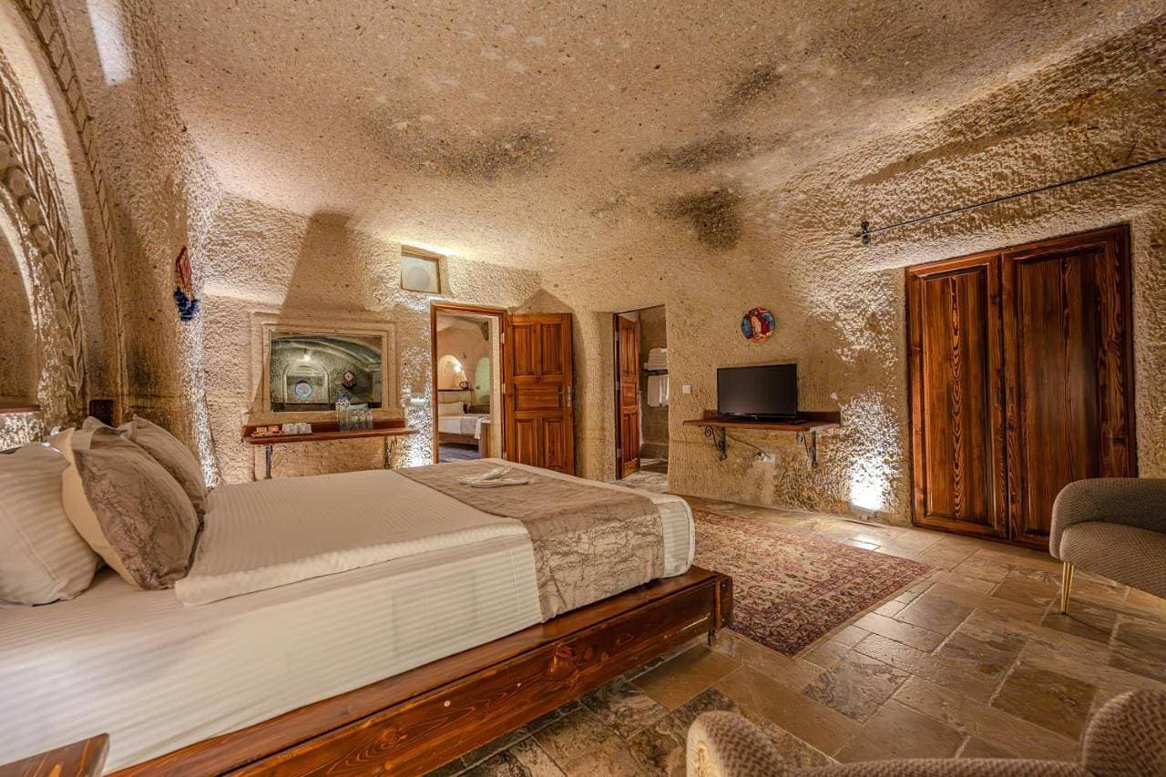 Foto 12 von 22: King Suite with Jacuzzi 201