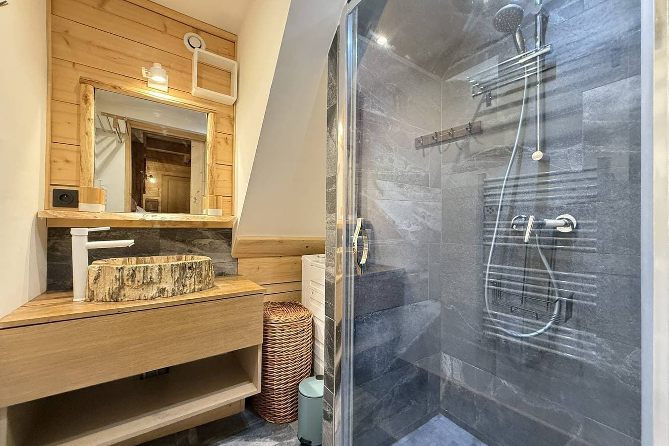 Foto 11 von 24: Ferienwohnung für 8 Personen mit Balkon