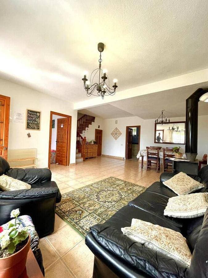 Foto 5 von 43: Immaculate 4-Bed House in Aguas de Busot