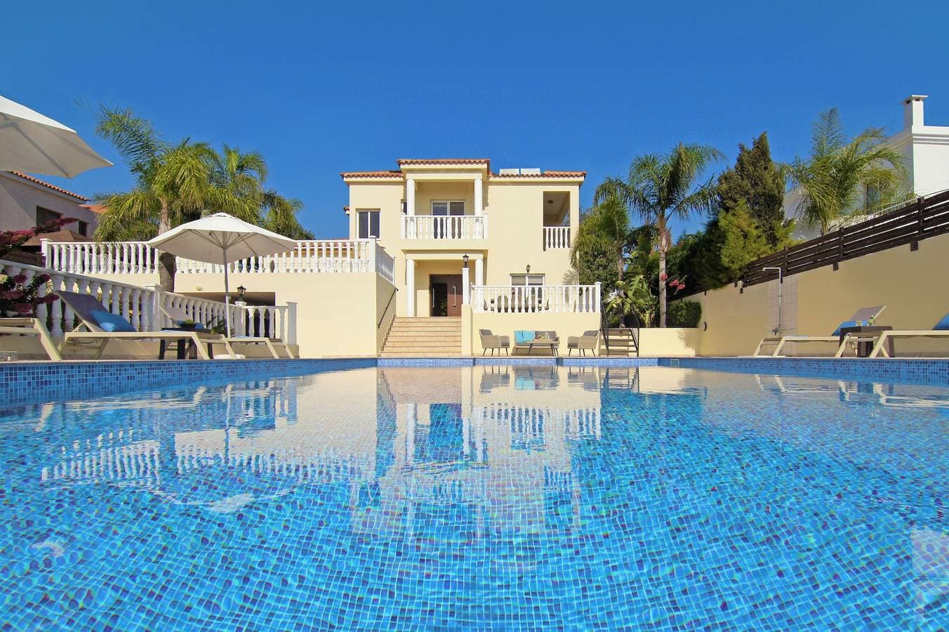 Foto 4 von 40: Villa für 8 Personen mit Garten